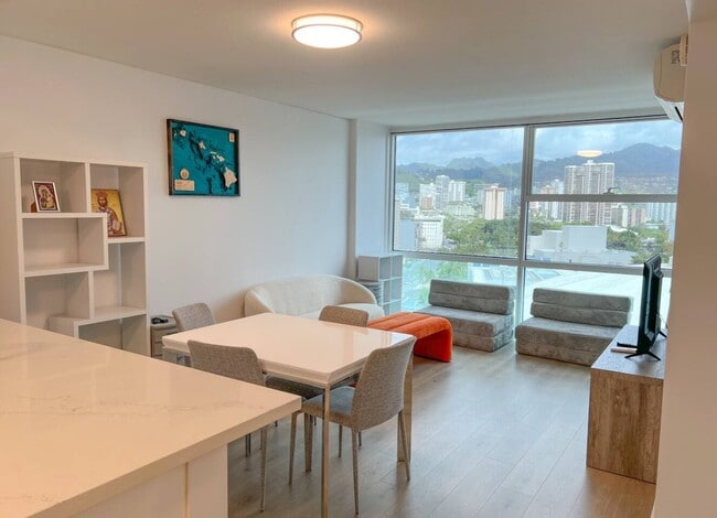 Building Photo - 909 Kapiolani Blvd