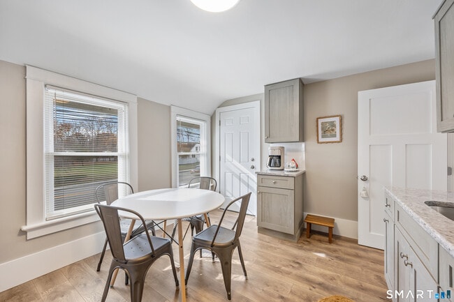 Building Photo - 3 Main St