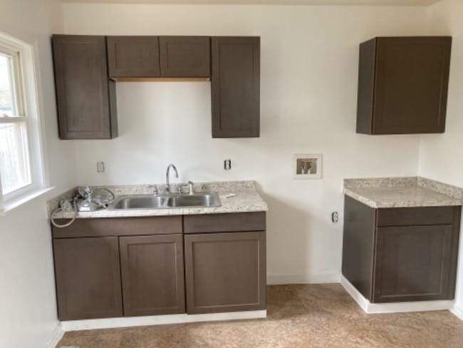 Building Photo - 1927 Westfield Dr S