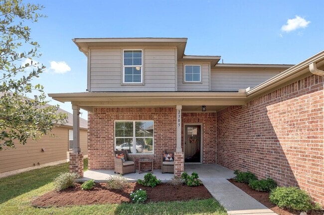 Building Photo - 2305 Bettylou Ln