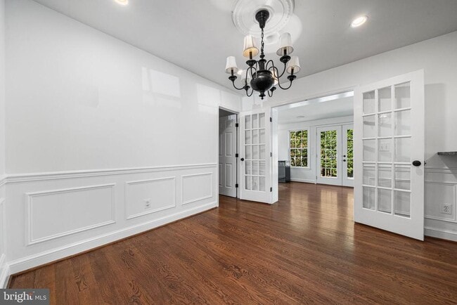 Building Photo - 2718 S June St