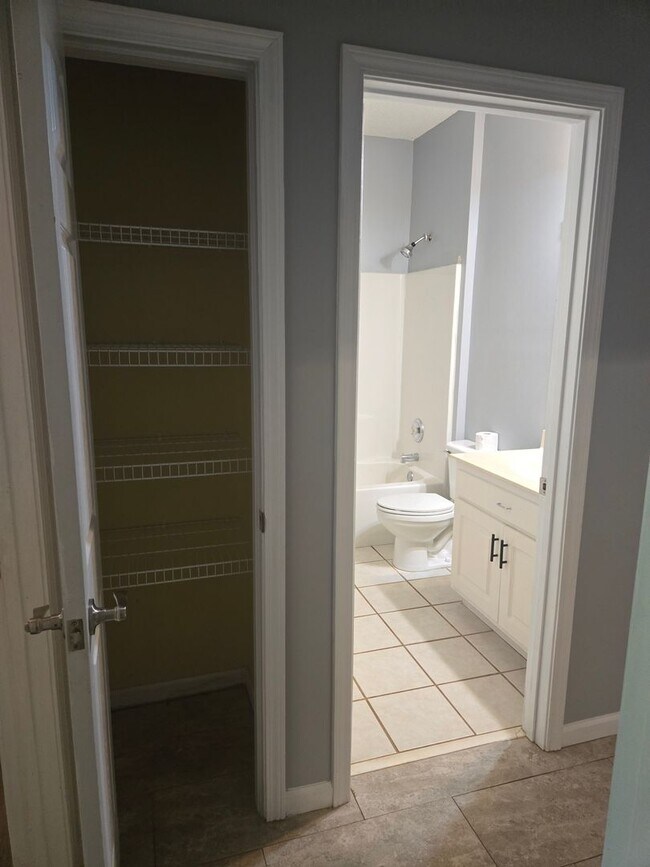 Building Photo - FOR RENT in HARRIS COUNTY with SWIMMING PO...