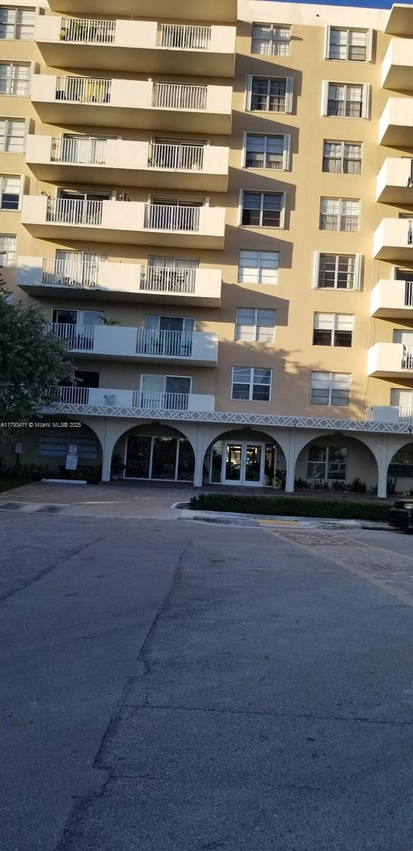 Building Photo - 1455 N Treasure Dr