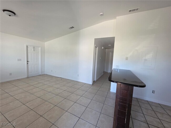 Building Photo - 1248 Columbus Blvd