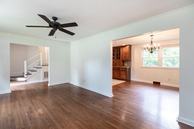 Building Photo - 5839 Wedgewood Dr