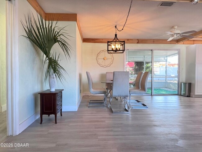 Building Photo - 3041 N Oleander Ave