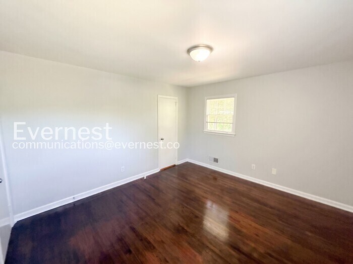 Building Photo - 605 71st St S
