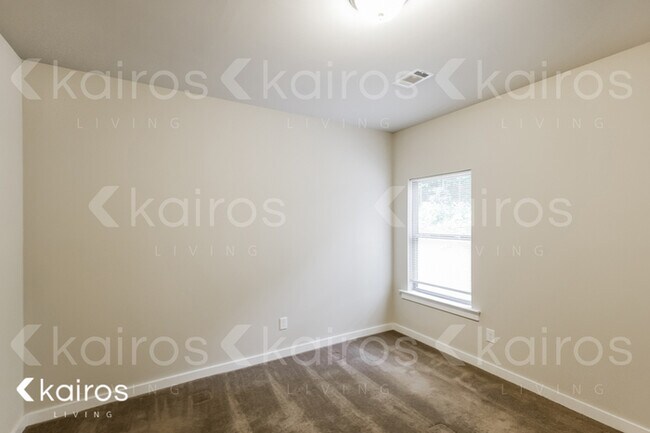 Building Photo - 11671 Woodland Lake Rd.