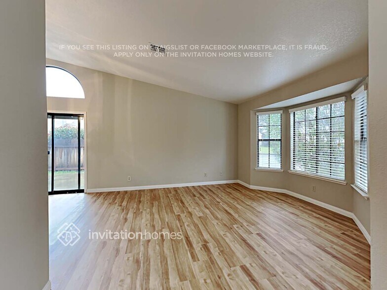 Building Photo - 8821 Somershire Way