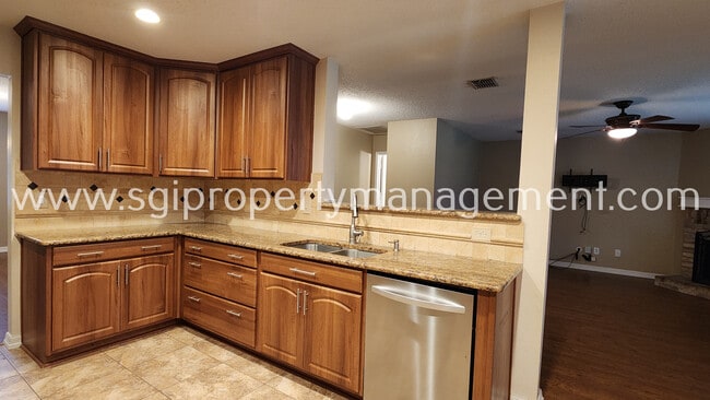Building Photo - 2604 Bandera Pl