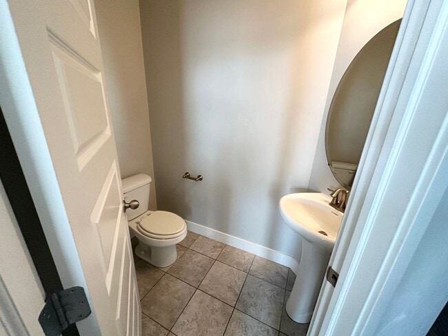 Building Photo - 4 Bedroom/3.5 Bathroom Lehi