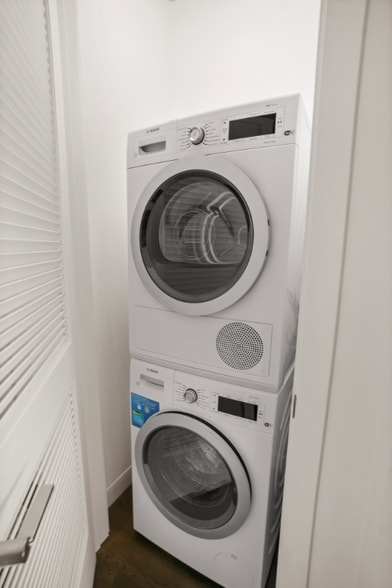 Building Photo - 210 N Harbor Dr