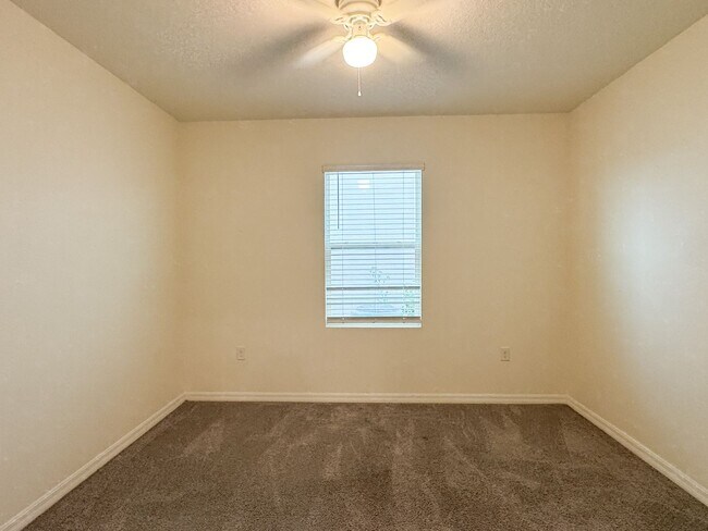 Building Photo - Brand New Construction 4 bedroom 2 bath in Buena Lago Community!
