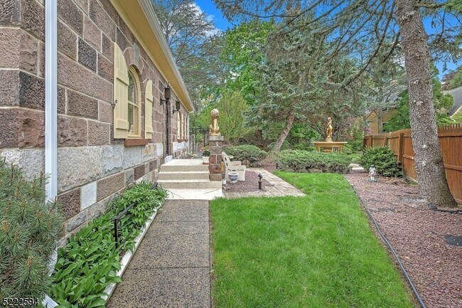 Building Photo - 4 Twilight Ct