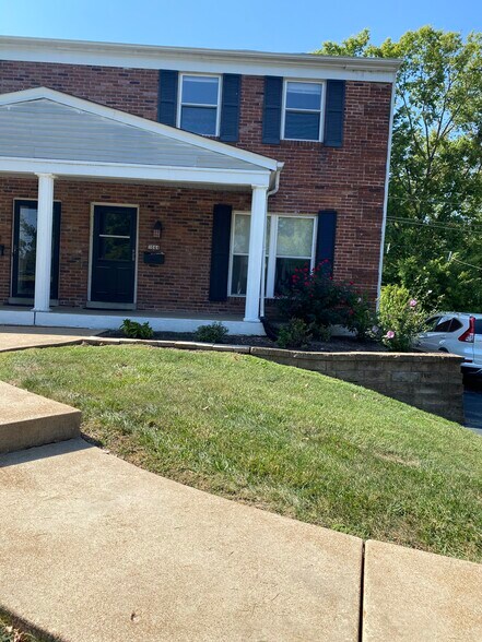 Building Photo - 1044 Willow Brook Dr