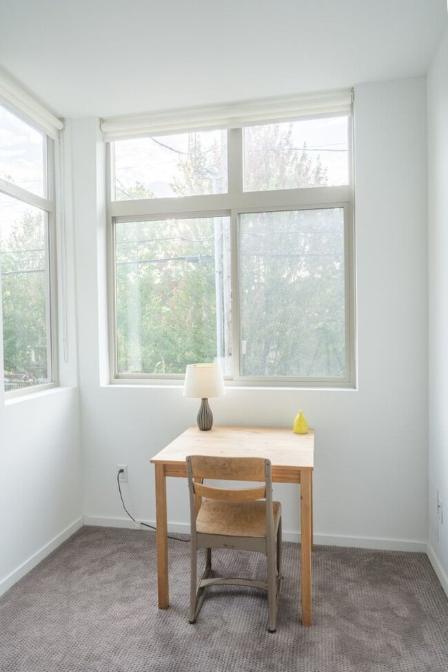 Building Photo - 3Bd/3.25Ba Seattle