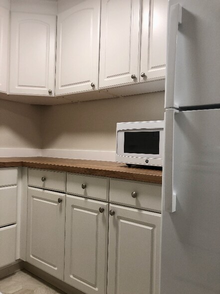 Building Photo - 3604 NE 73rd Pl