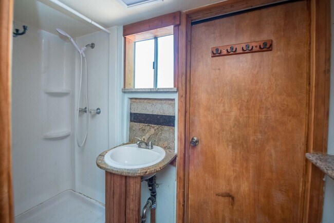 Building Photo - 2599 Huntington Dr