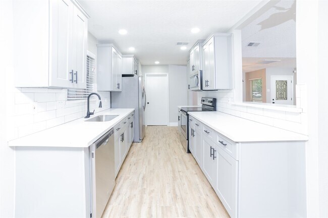 Building Photo - 5823 Toddington Rd