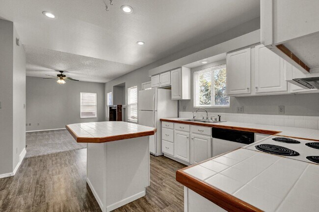 Building Photo - 8720 Massey Cir