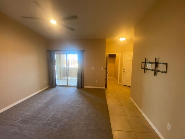 Building Photo - Spacious and Updated 3 Bed/2 Bath Condo w/Garage - Mesa