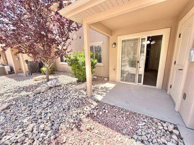 Building Photo - Fossil Hills #51-Beautiful town home near little valley