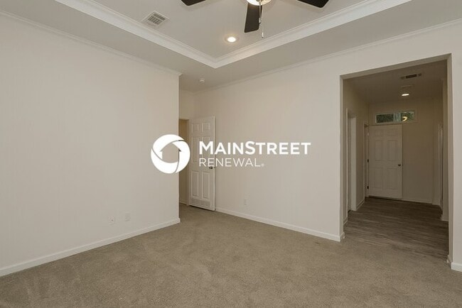 Building Photo - 4 Bedroom Pet-Friendly Home in St. Petersb...