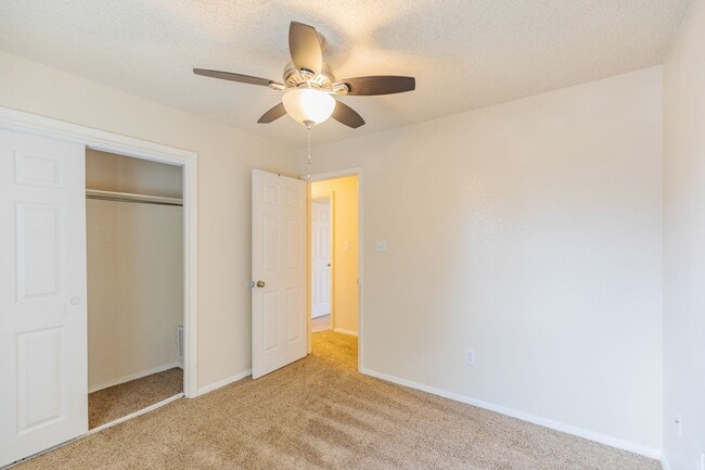 Building Photo - Conveniently located 3 Bedroom, 2 bath near HAFB