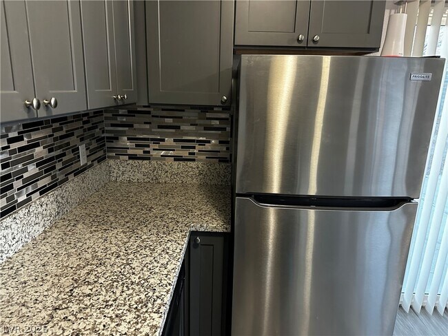 Building Photo - 3915 Cll Tereon