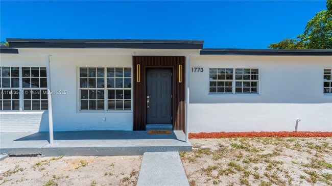 Building Photo - 1773 Lauderdale Manor Dr