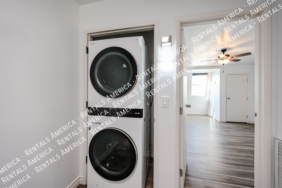 Building Photo - 1601 W Sunnyside Dr