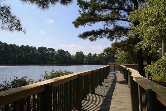 Building Photo - Available in August!  3 Bedroom 2 1/2 Bath...