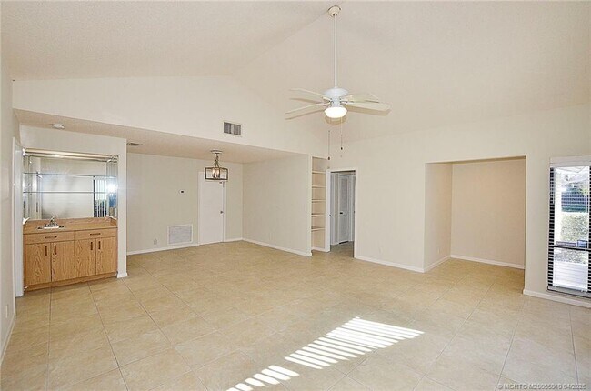 Building Photo - 4211 SW Egret Pond Terrace