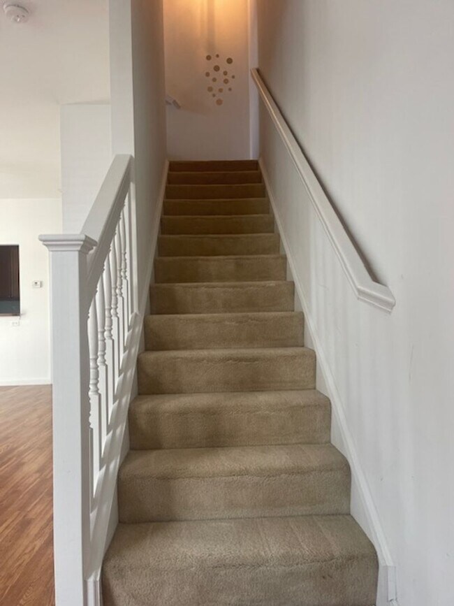 Building Photo - 1543 Hambledon Loop