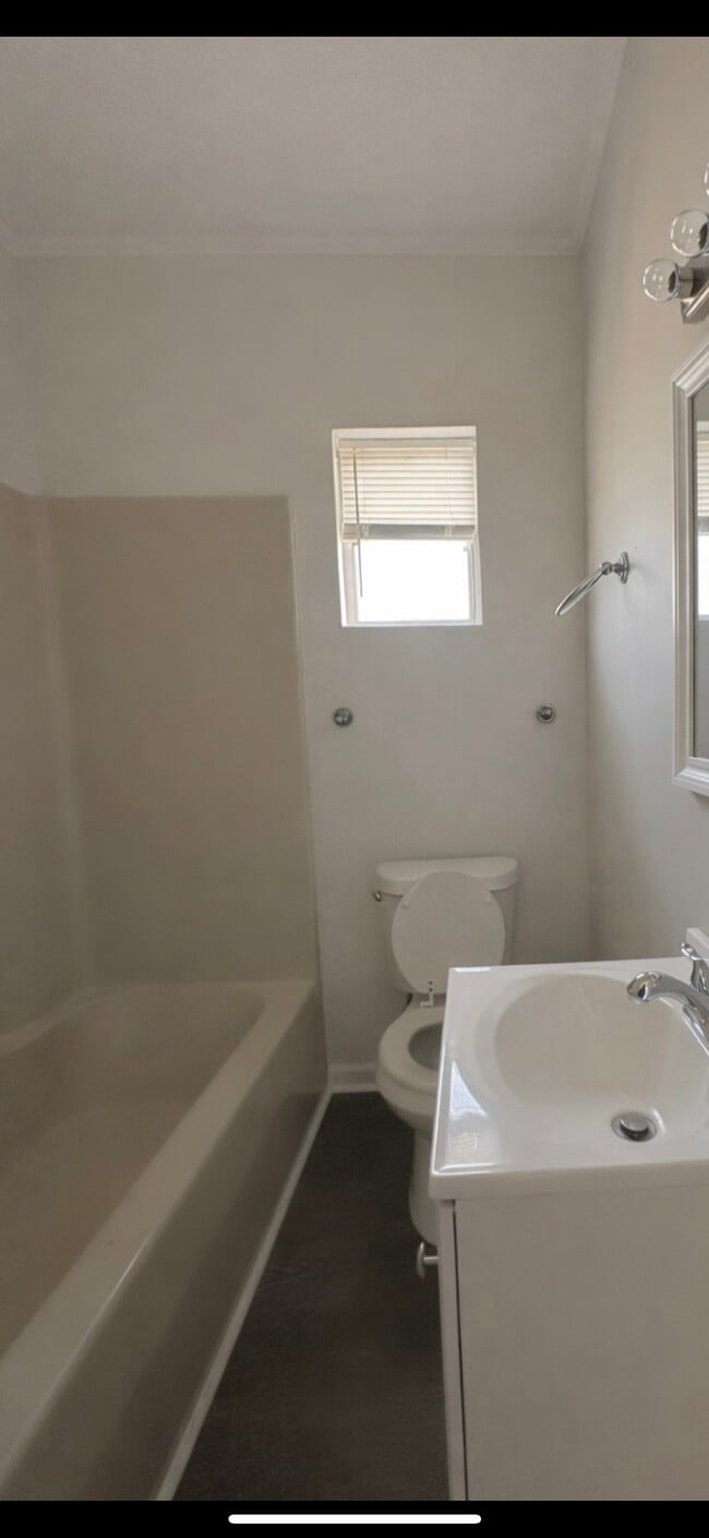 Building Photo - 226 3rd Ave