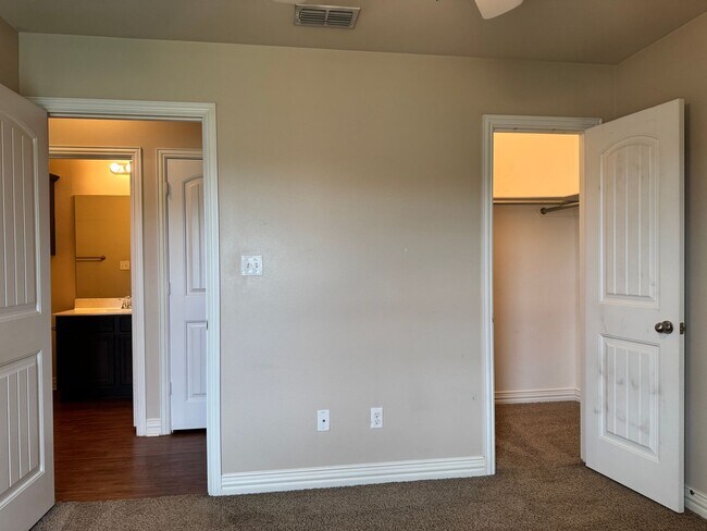 Building Photo - 311 Princess Place