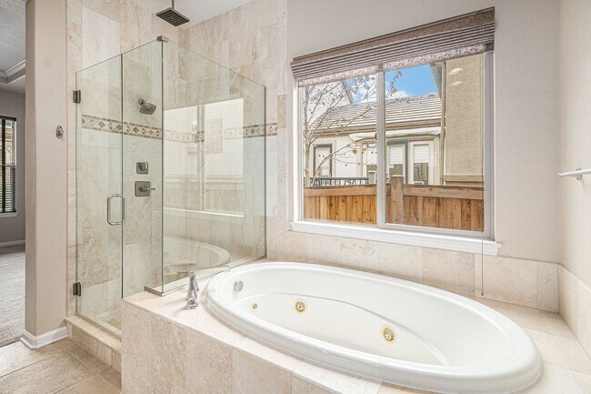 Building Photo - Spacious 4 bedroom 4 bathroom home in the heart of Lone Tree!