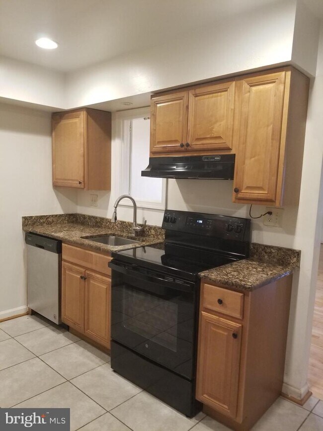 Building Photo - 3748 Persimmon Cir