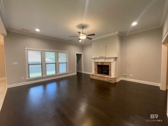 Building Photo - 253 Hawthorne Cir
