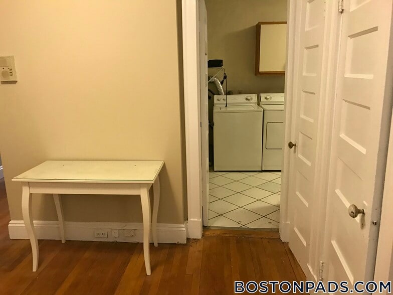 Building Photo - 1887 Beacon St