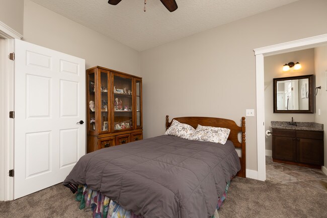 Building Photo - 723 Cox Ct