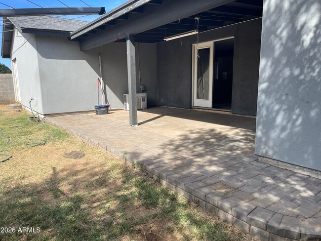 Building Photo - 3511 E Greenway Ln