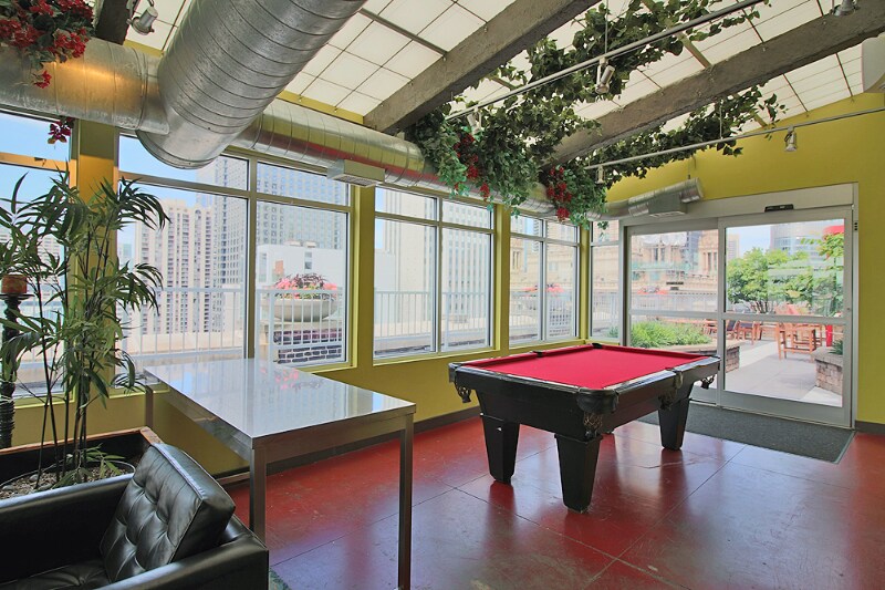 Building Photo - 47 E Lake St