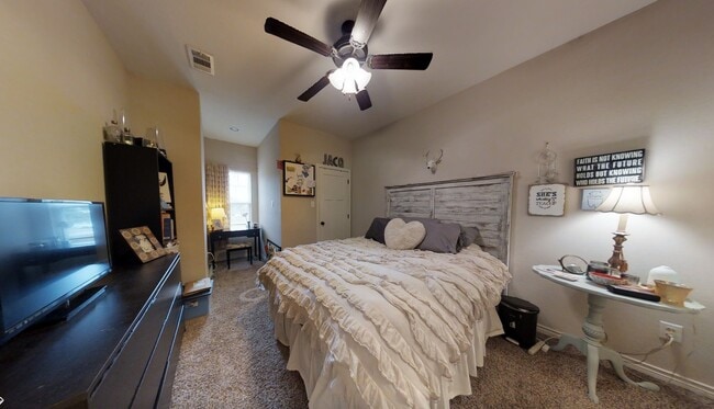 Building Photo - 1112 Oney Hervey Dr