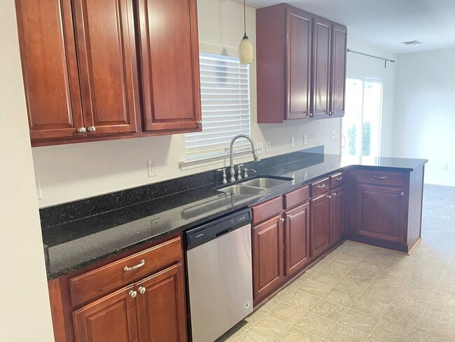 Building Photo - 3215 Lauderdale Ln