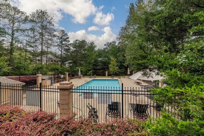 Building Photo - 350 Wood Lake Dr