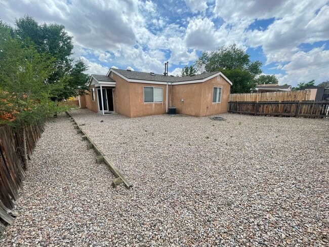 Building Photo - Northern Rio Rancho 2 bedroom home