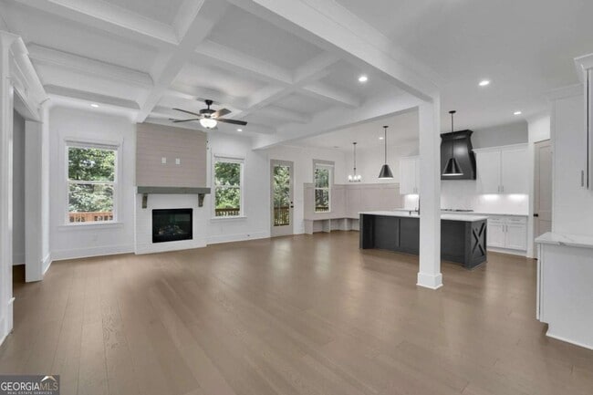 Building Photo - 6181 Shoreland Cir