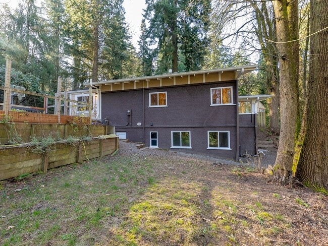 Building Photo - Beautiful 3br/2bth - Available in early January