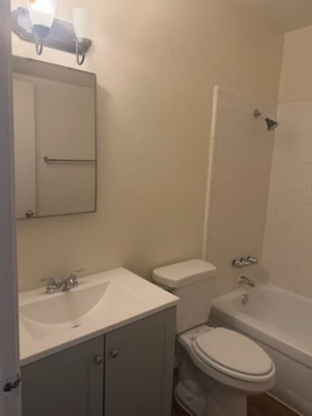 Building Photo - 1518 E Hedrick Dr